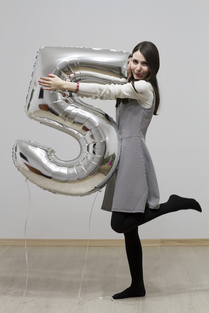 aniversare blogger 5 ani secretele cartilor balon argintiu cifra 5